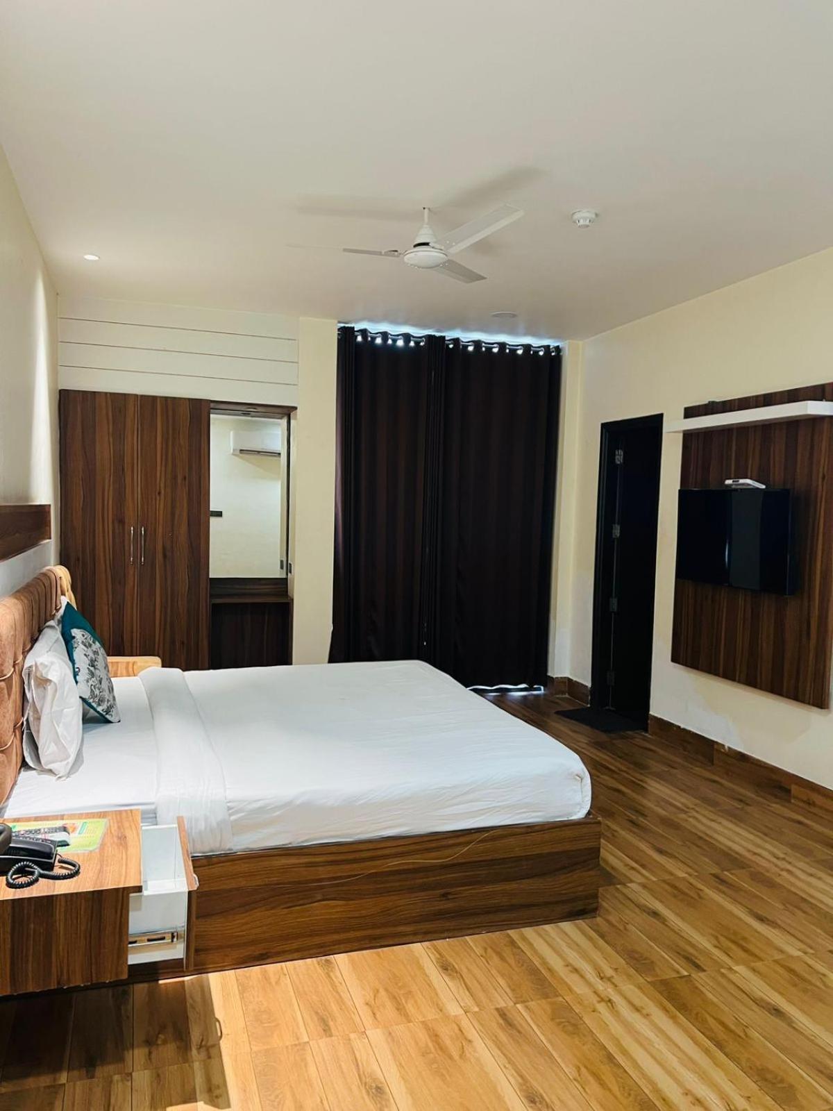 Hotel White House Walking Distance From Golden Temple- With Parking Amritsar Buitenkant foto