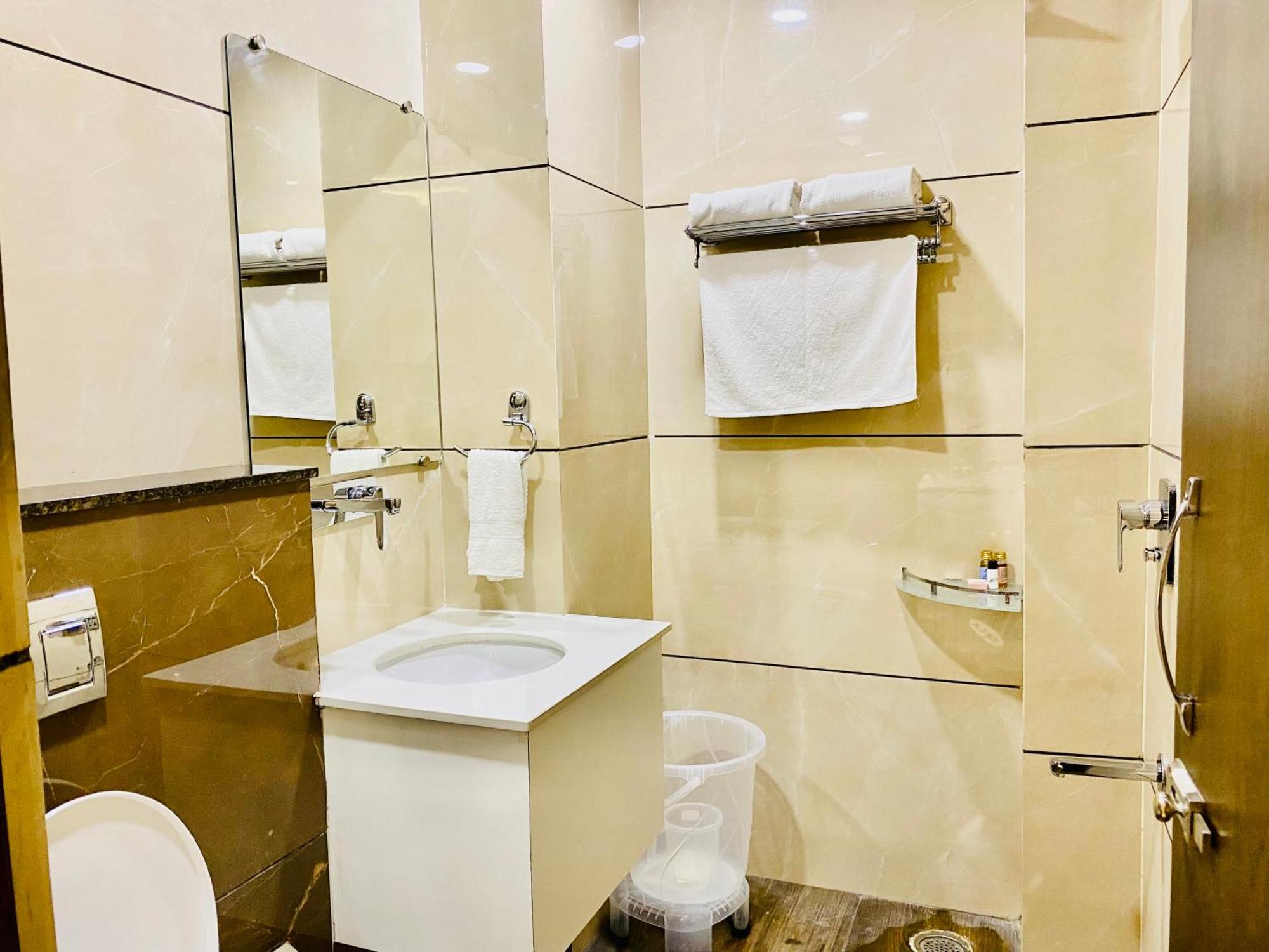 Hotel White House Walking Distance From Golden Temple- With Parking Amritsar Buitenkant foto